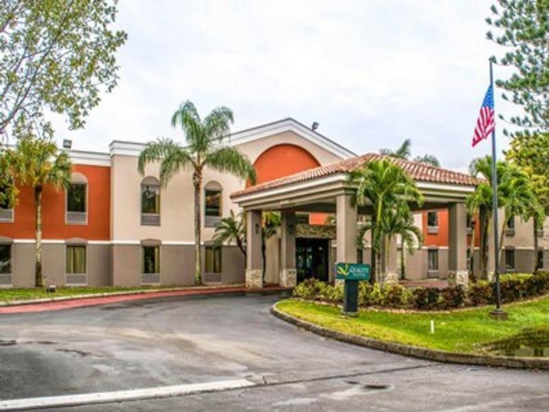 Quality Suites Fort Myers Airport I-75 Экстерьер фото